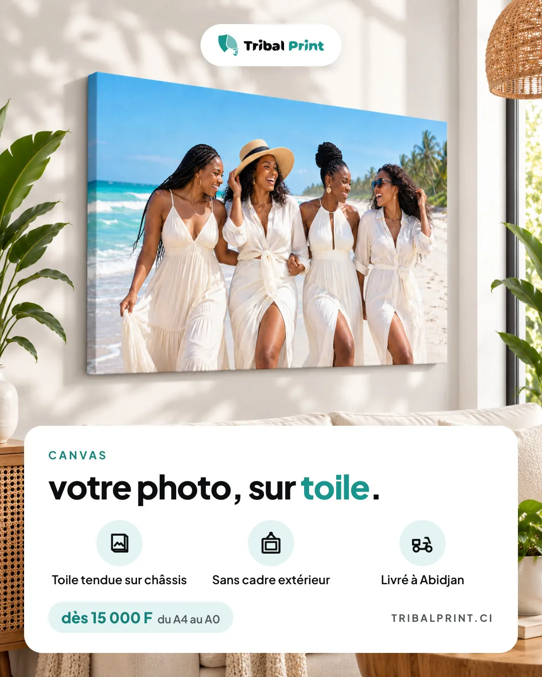Publicité : un tableau canvas de quatre amies sur la plage, au-dessus d’un canapé, titre « Votre photo, sur toile. »